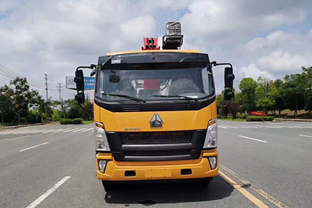 桂林拖车费用道路救援服务搭电多少钱